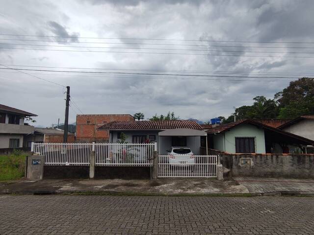 #CA0335 - Casa para Venda em Joinville - SC - 2